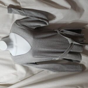 Missguided. NWT. Belted V-neckline Grey Marled, Side-split. Size 8.